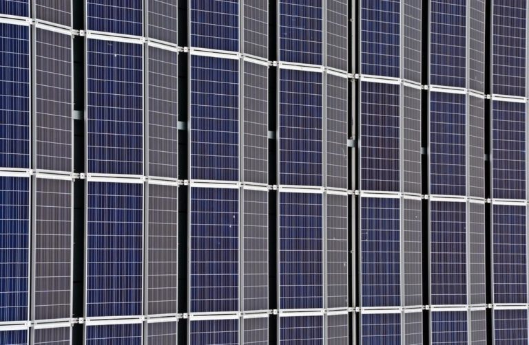 W jaki sposób fotowoltaiczne ogniwa wytwarzają energię elektryczną