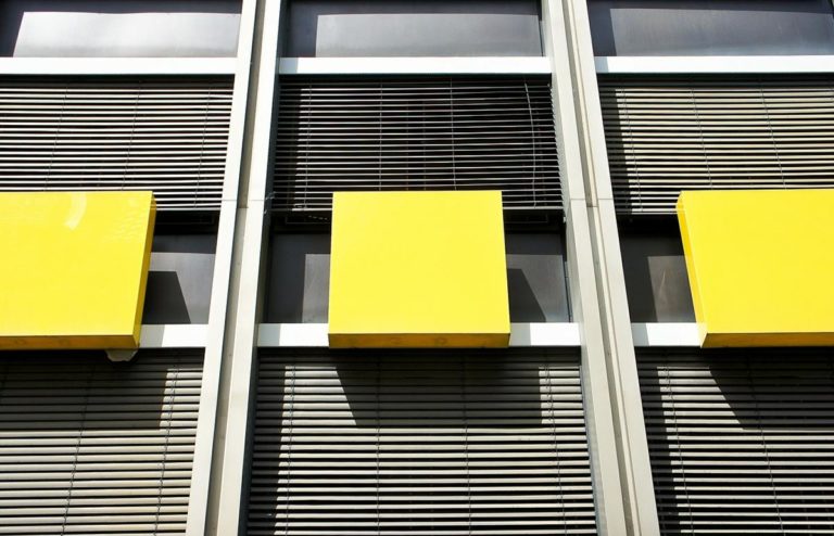 Czy w profi-stylu kupimy dobre wyposażenie karniszy i rolet do naszych mieszkań i domów?