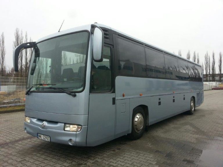Na co zwrócić uwagę wynajmując autobus na długie trasy
